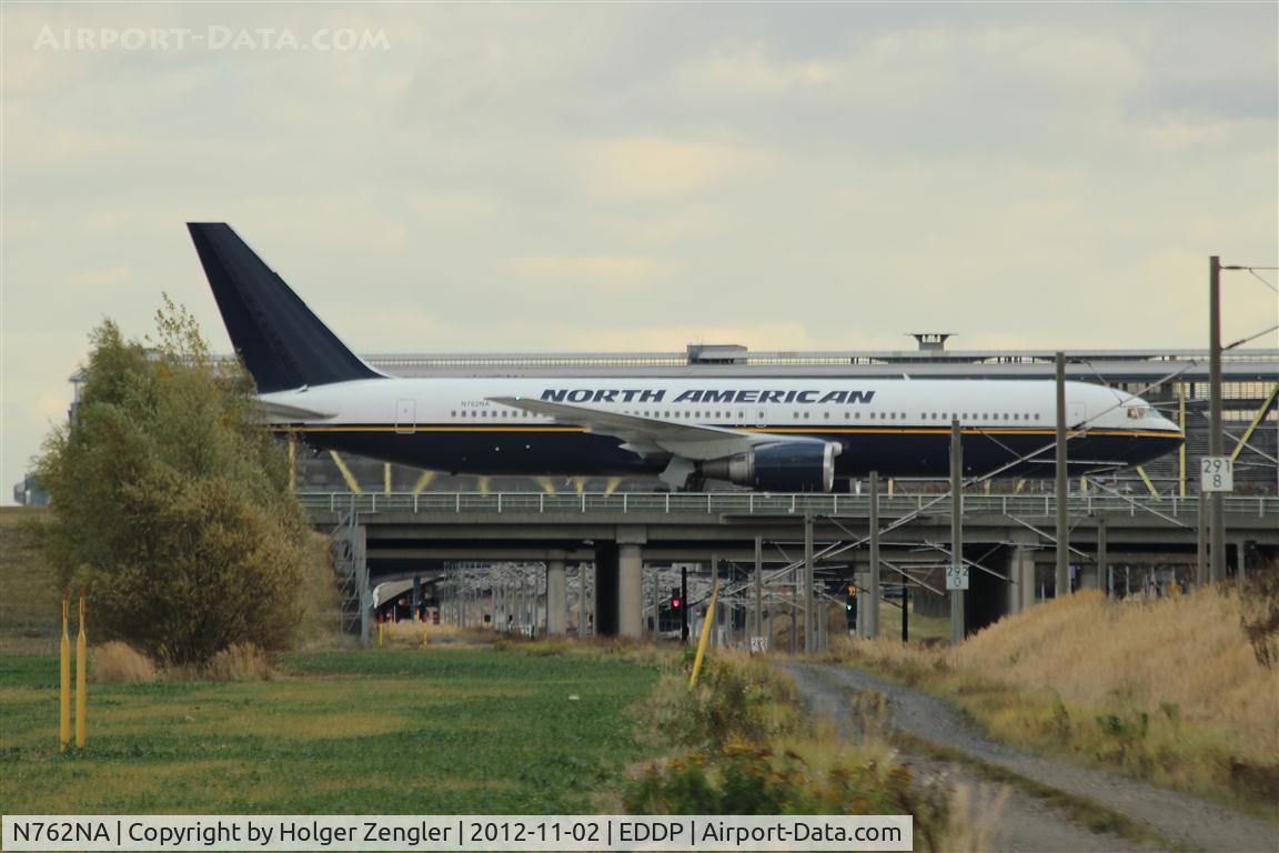 N762NA, 1992 Boeing 767-319/ER C/N 24876, On taxiway W1 en route to parking position....