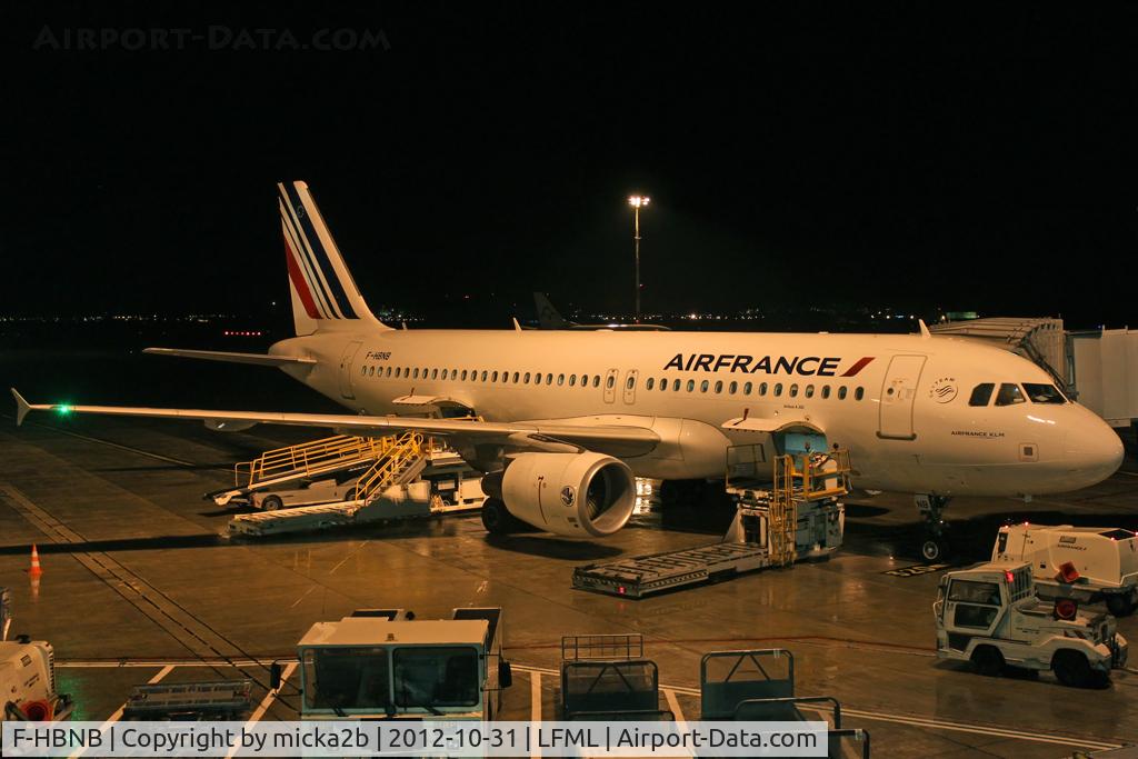 F-HBNB, 2010 Airbus A320-214 C/N 4402, Parked