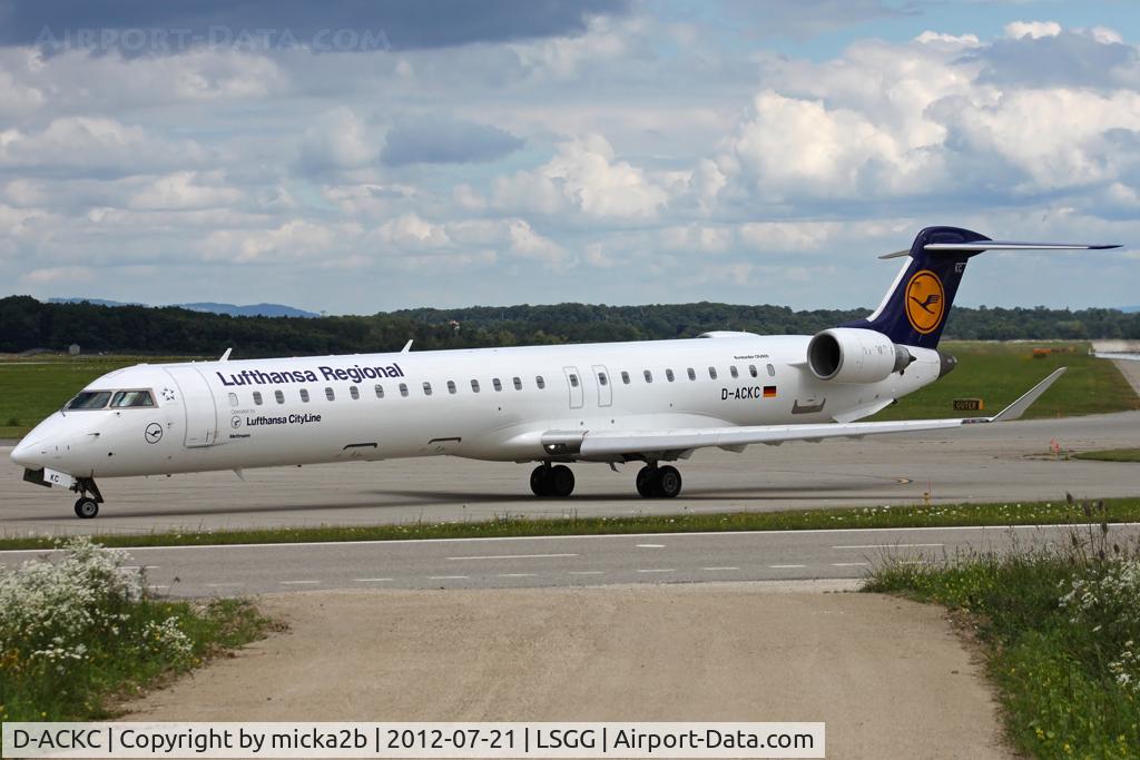 D-ACKC, 2006 Bombardier CRJ-900LR (CL-600-2D24) C/N 15078, Taxiing