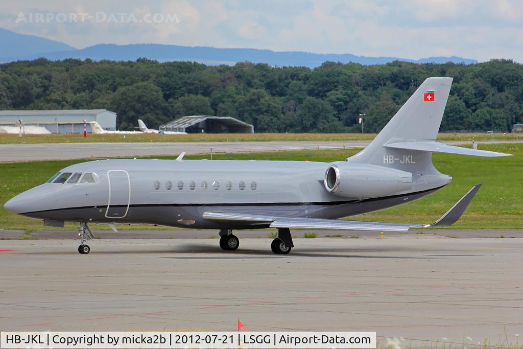 HB-JKL, 2012 Dassault Falcon 2000LX C/N 244, Taxiing