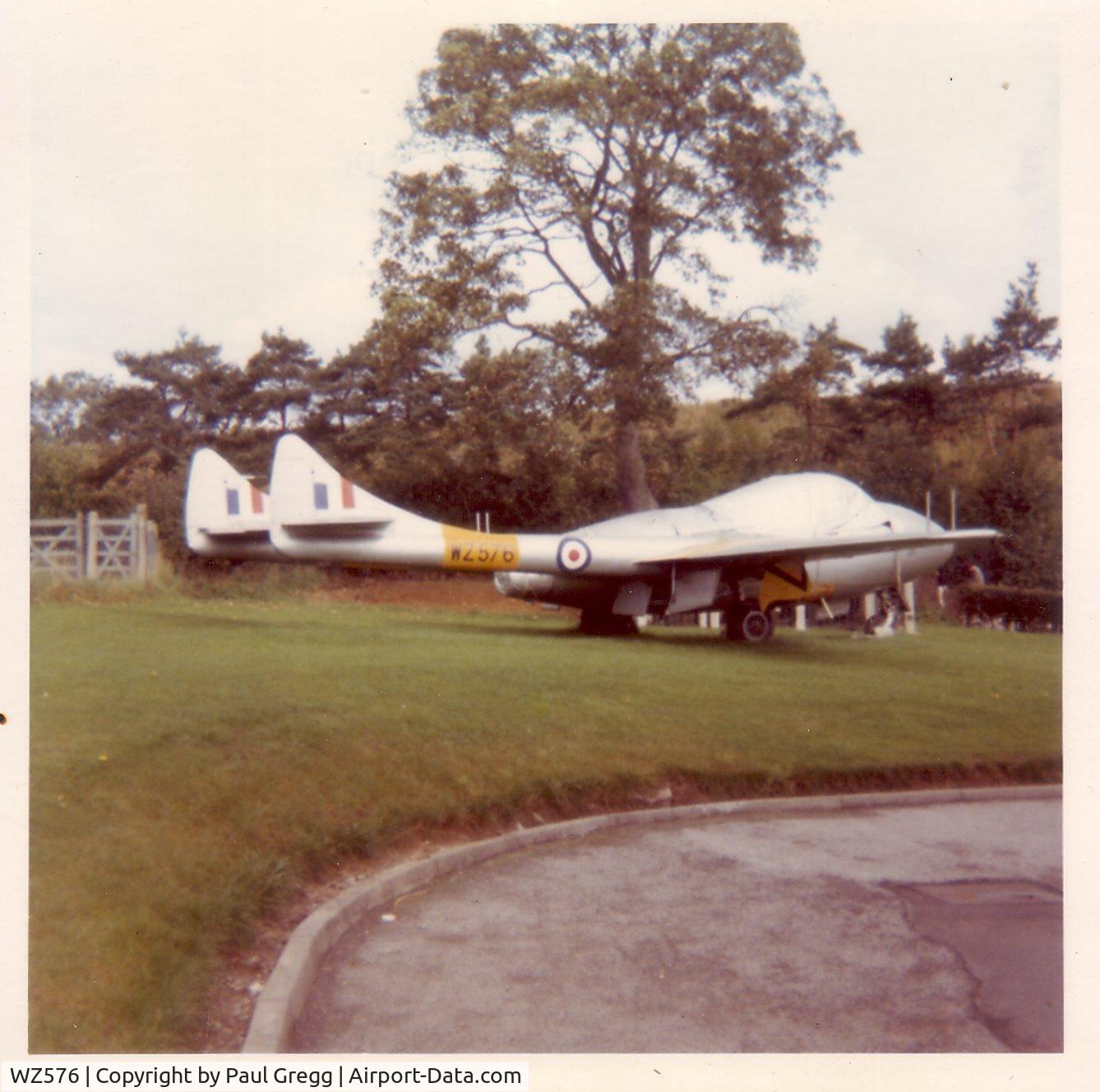 WZ576, 1953 De Havilland DH-115 Vampire T.11 C/N Not found WZ576, WZ576 seen at Appleby Grammar School.