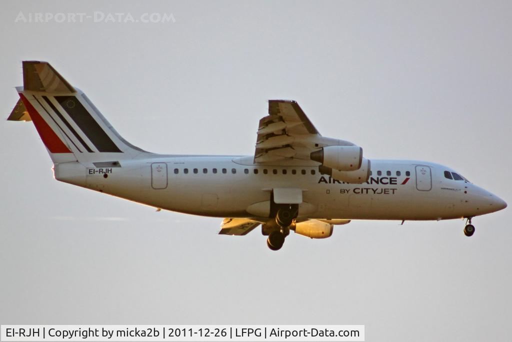 EI-RJH, 1999 BAE Systems Avro 146-RJ85 C/N E.2345, Landing