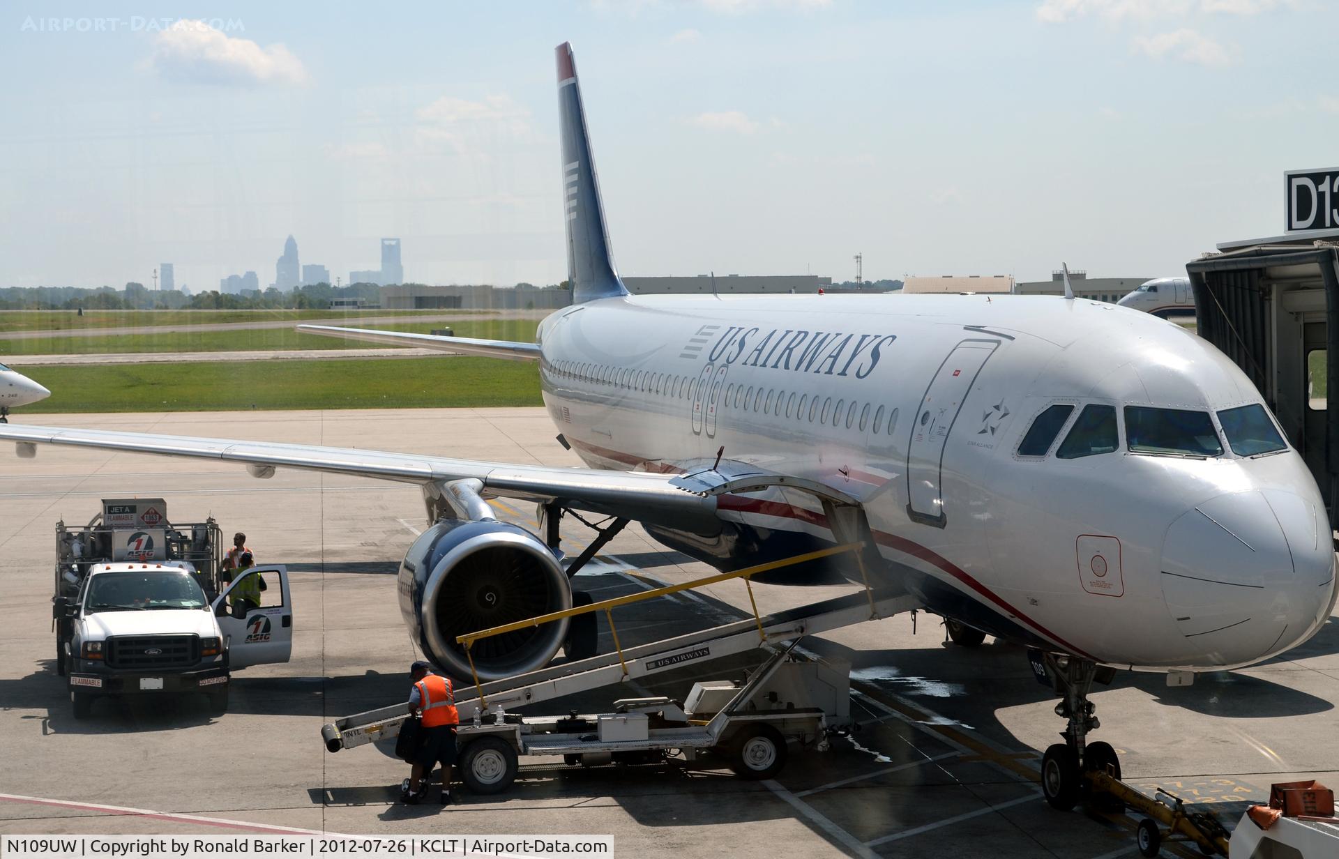 N109UW, 1999 Airbus A320-214 C/N 1065, CLT