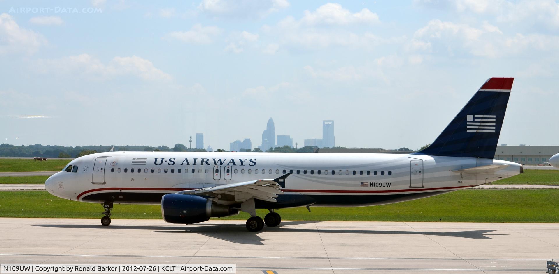N109UW, 1999 Airbus A320-214 C/N 1065, Taxi CLT