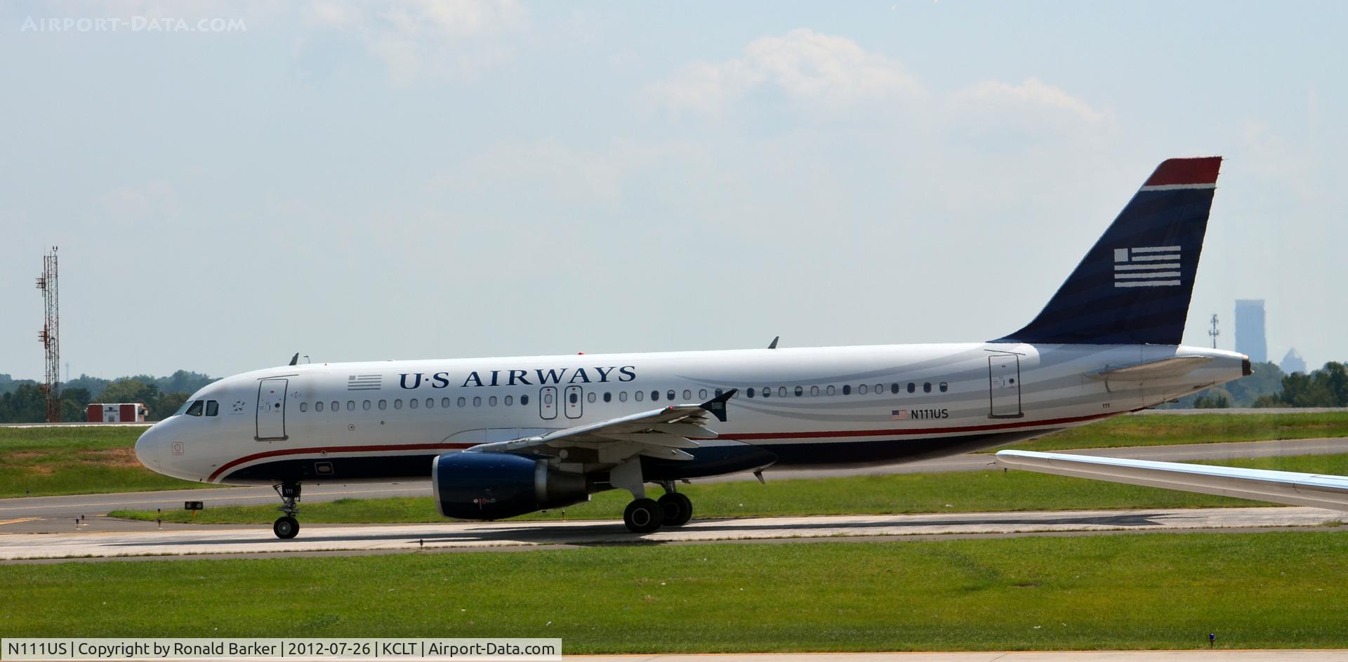 N111US, 1999 Airbus A320-214 C/N 1114, Taxi CLT