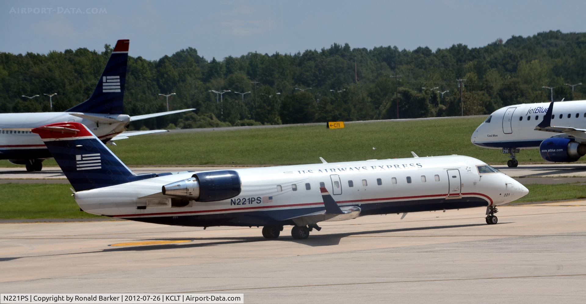 N221PS, 2004 Bombardier CRJ-200LR (CL-600-2B19) C/N 7889, Taxi CLT