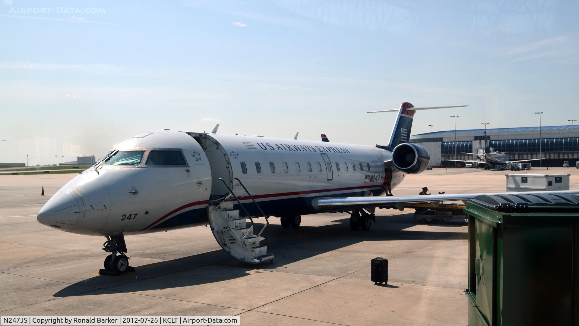 N247JS, 2004 Bombardier CRJ-200ER (CL-600-2B19) C/N 7922, CLT