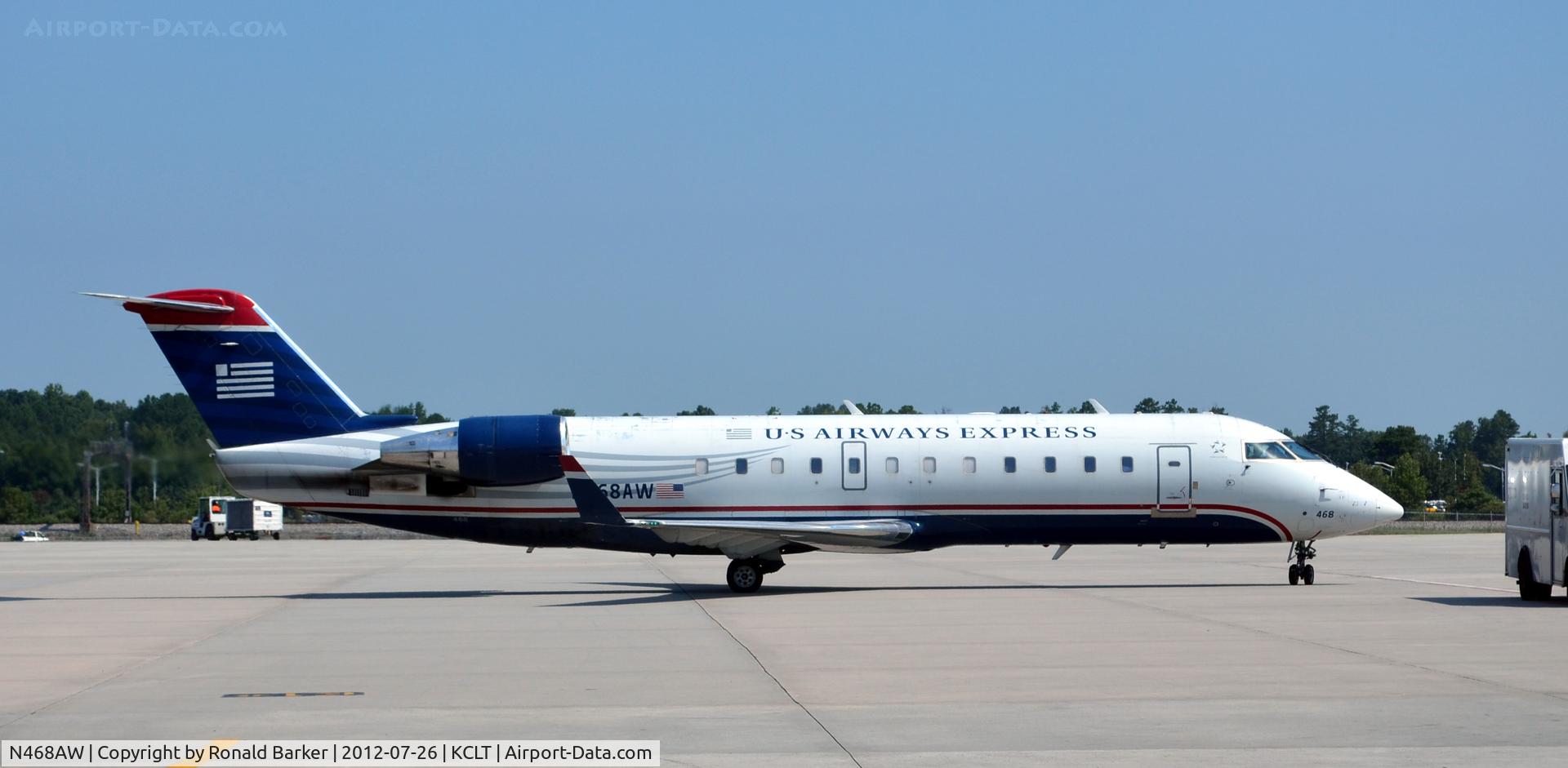 N468AW, 2004 Bombardier CRJ-200LR (CL-600-2B19) C/N 7916, Taxi CLt
