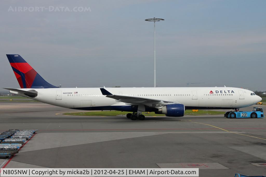 N805NW, 2003 Airbus A330-323 C/N 0552, Taxiing