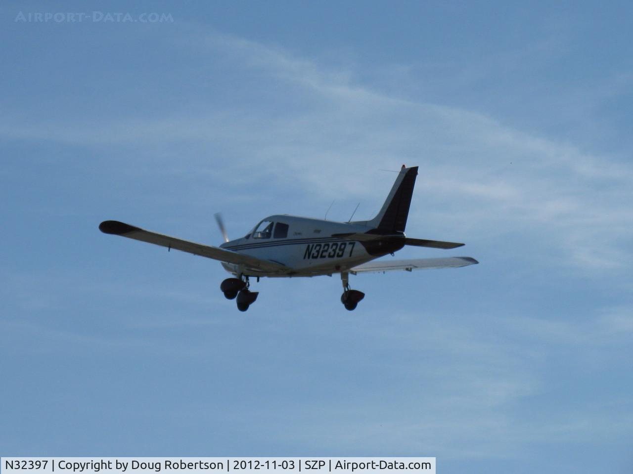 N32397, 1974 Piper PA-28-140 Cherokee C/N 28-7525062, 1974 Piper PA-28-140 CHEROKEE, Lycoming O-320-E2A 150 Hp, takeoff climb Rwy 04