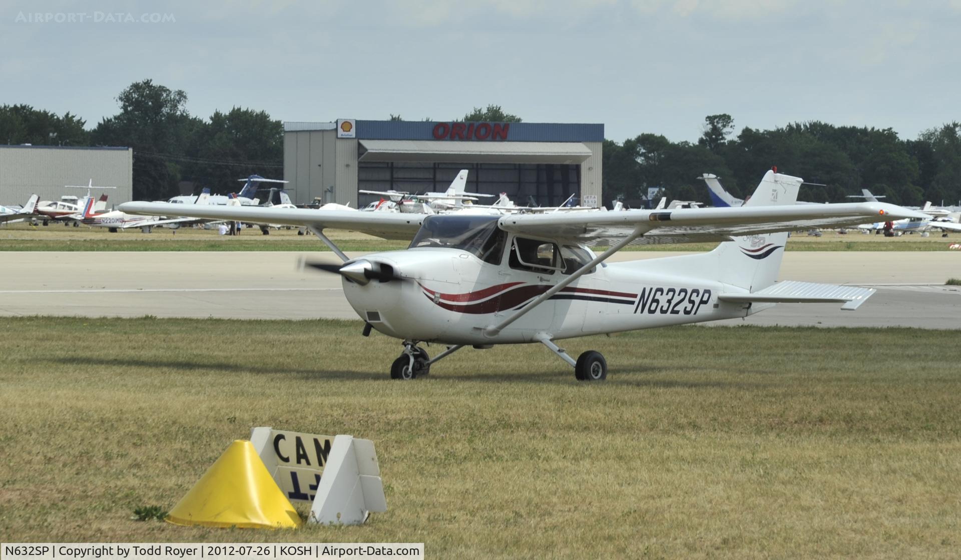 N632SP, 2000 Cessna 172S Skyhawk SP C/N 172S8627, Airventure 2012