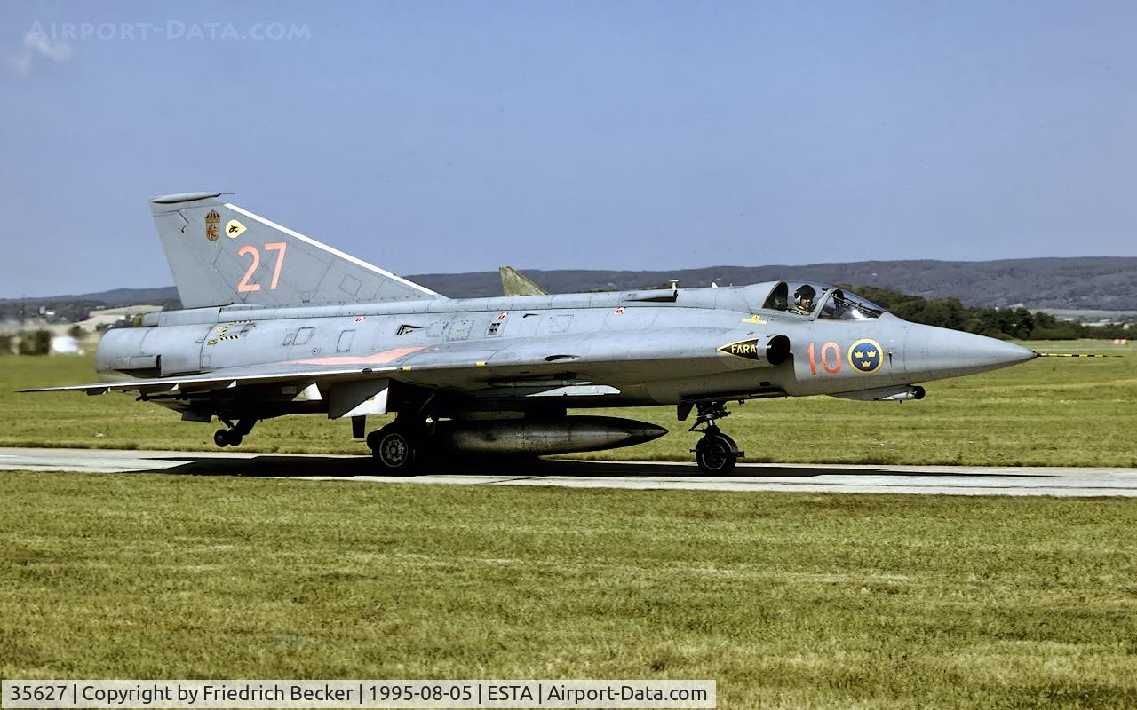 35627, Saab J-35J Draken C/N 35-627, taxying to the active