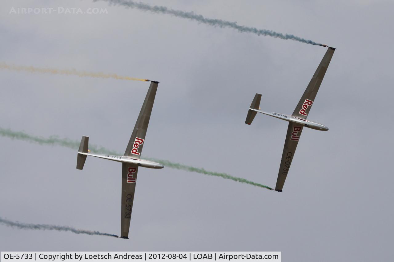 OE-5733, 1972 Let L-13 Blanik C/N 175230, with OE-0758