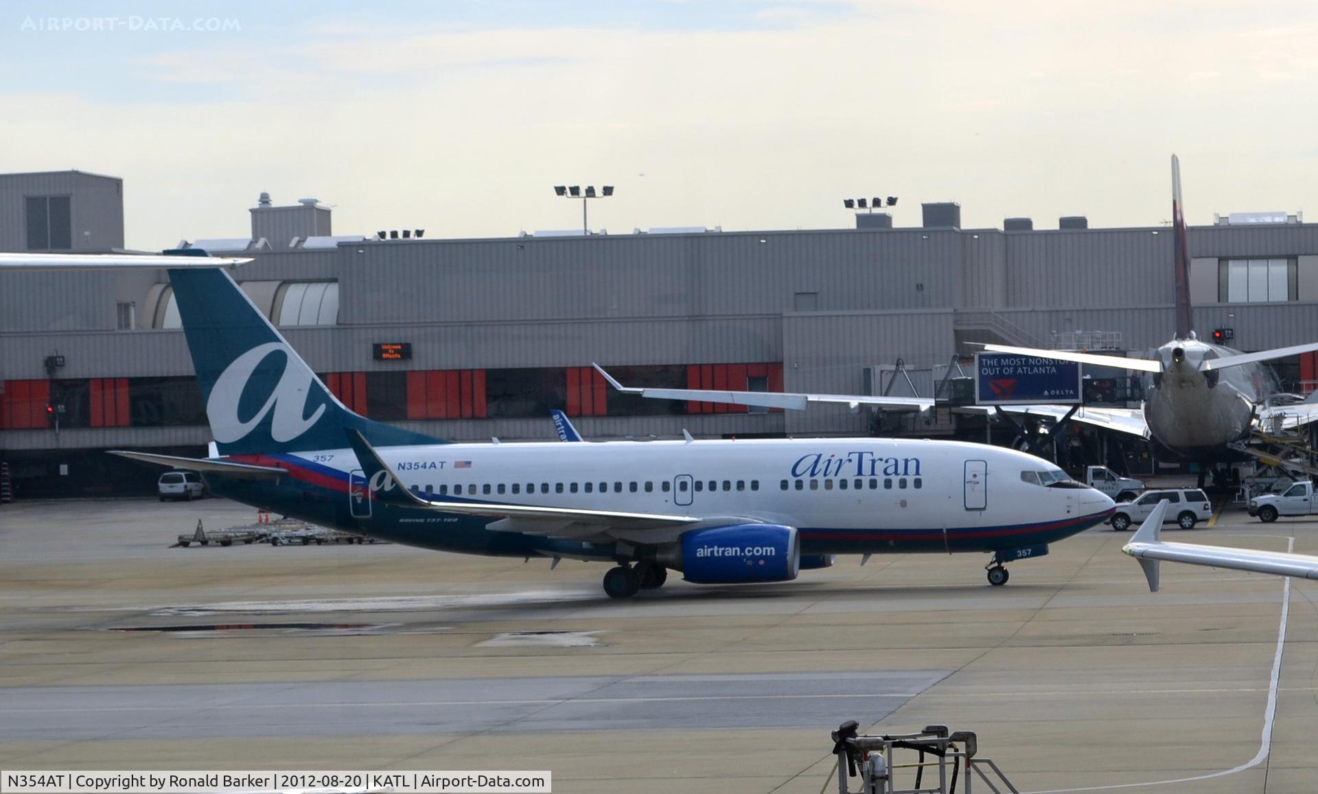 N354AT, 2009 Boeing 737-7BD C/N 36725, Taxi ATL