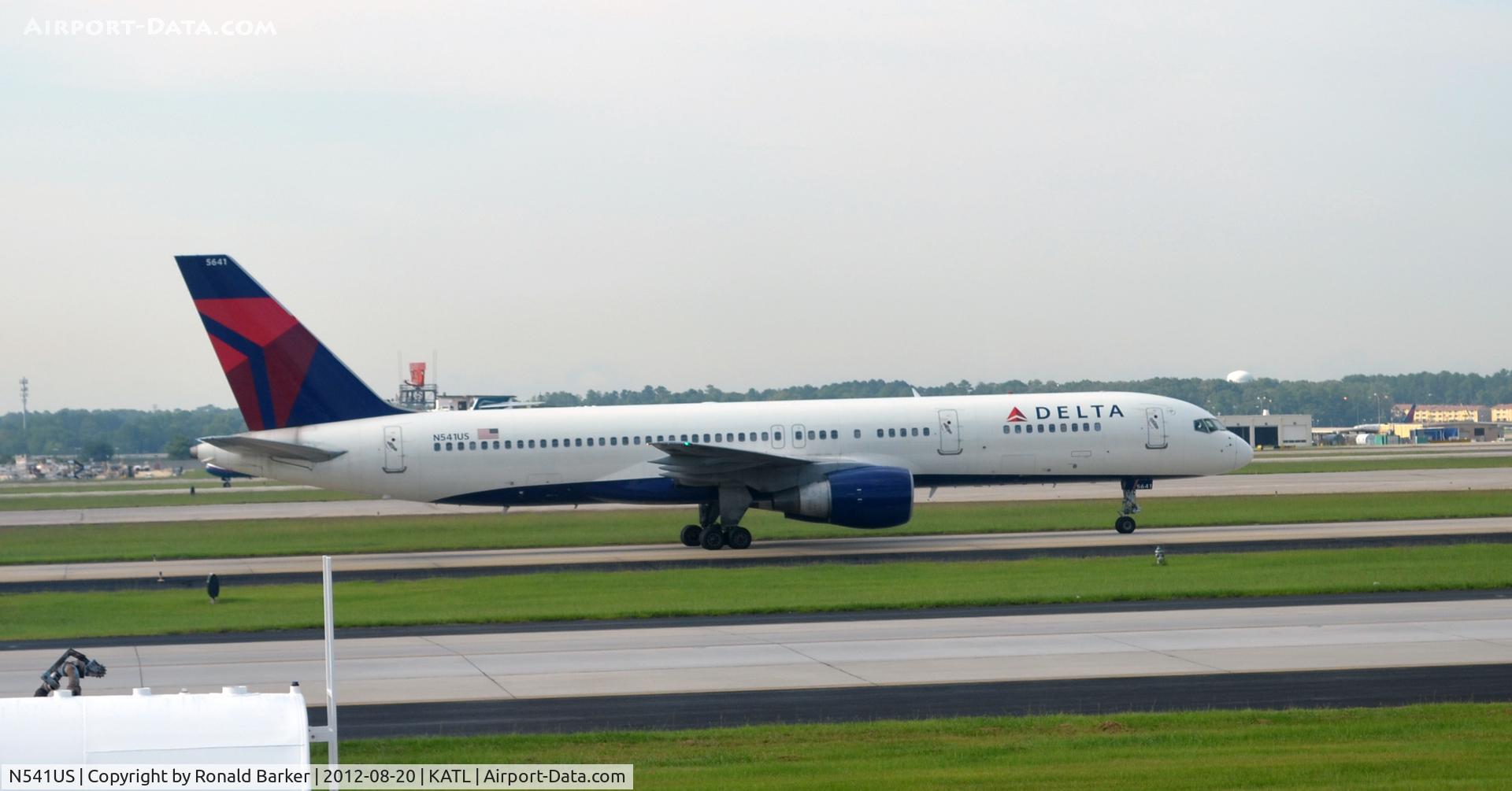 N541US, 1996 Boeing 757-251 C/N 26488, Taxi ATL