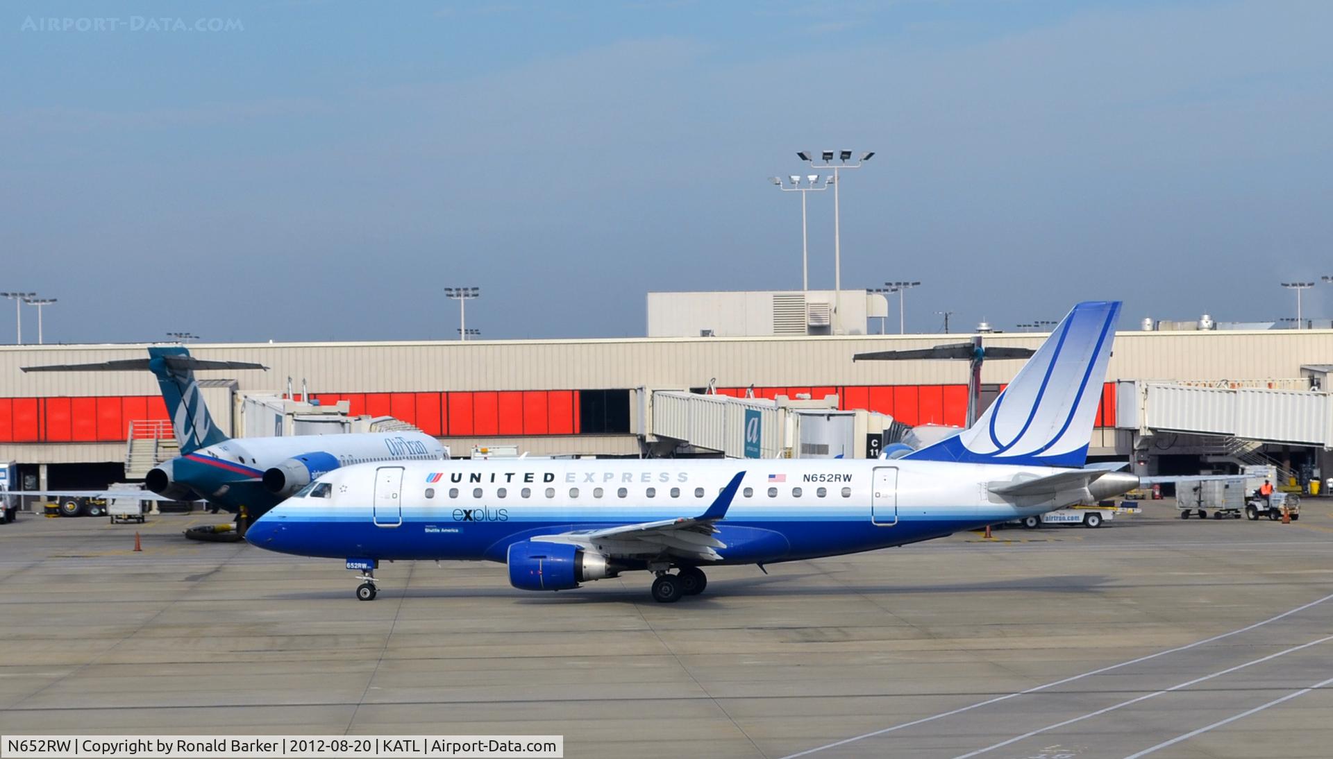 N652RW, 2005 Embraer 170SE (ERJ-170-100SE) C/N 17000075, Taxi ATL