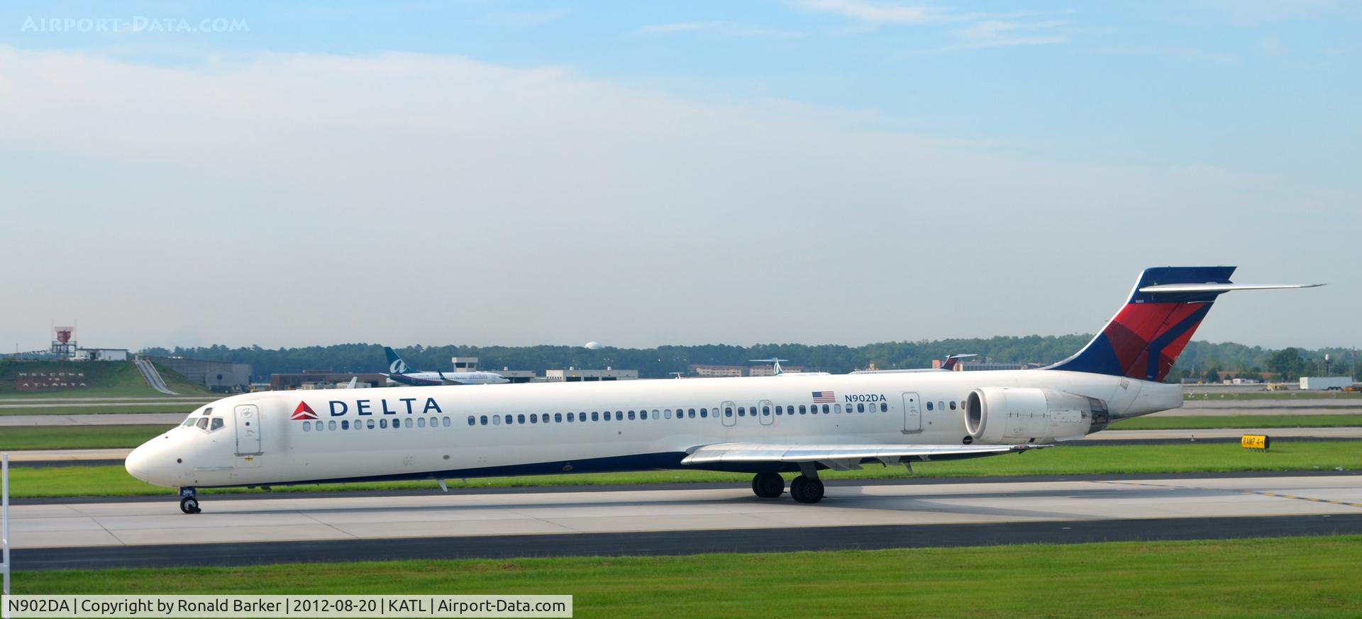N902DA, 1994 McDonnell Douglas MD-90-30 C/N 53382, Taxi ATL