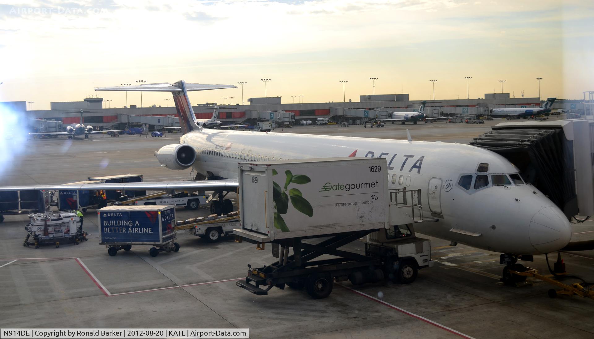 N914DE, 1993 McDonnell Douglas MD-88 C/N 49957, Atlanta