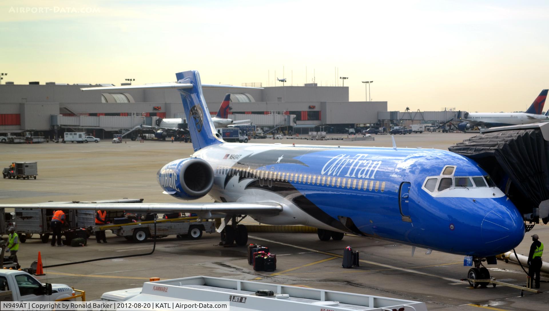 N949AT, 1999 Boeing 717-200 C/N 55003, 