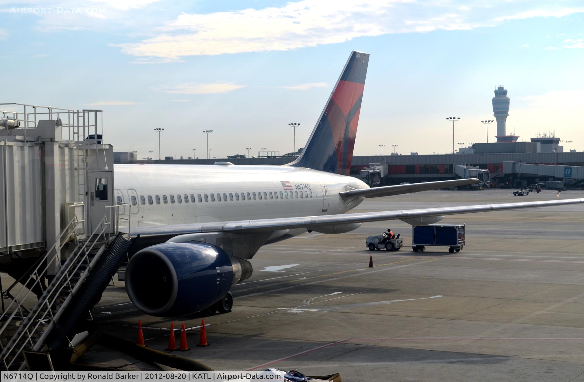 N6714Q, 2000 Boeing 757-232 C/N 30485, Atlanta