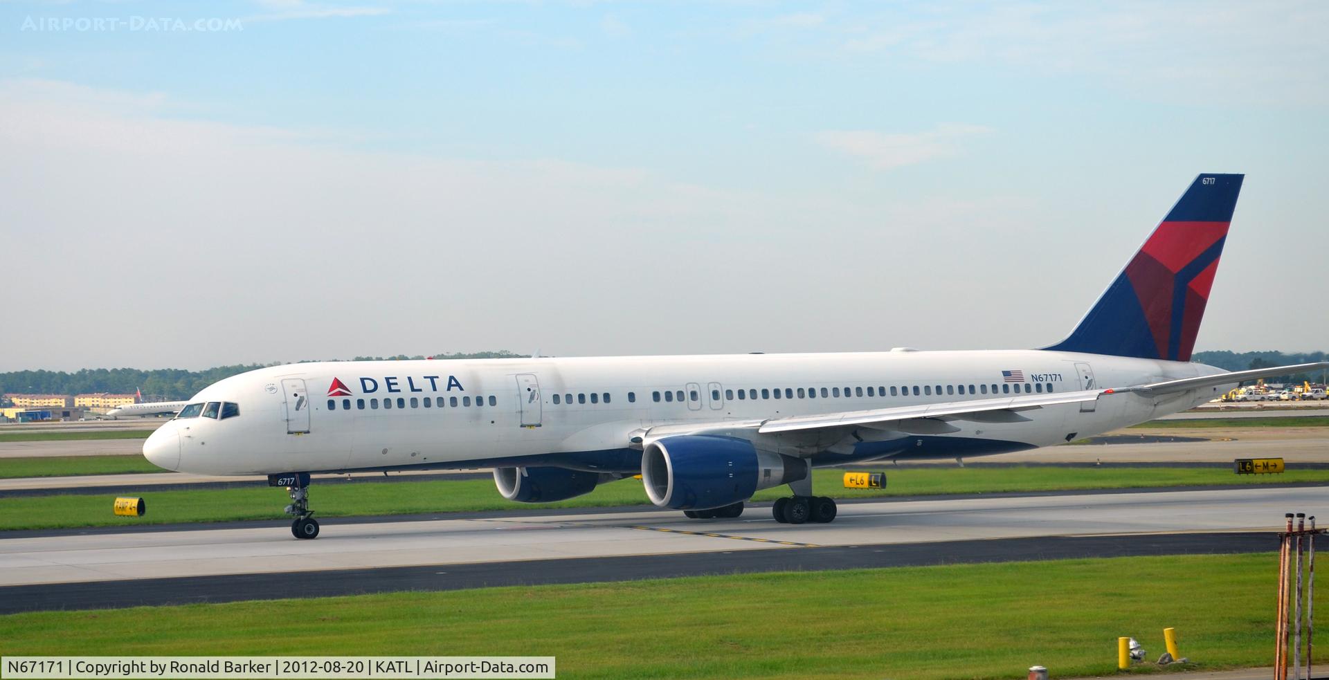 N67171, 2001 Boeing 757-232 C/N 30839, Taxi ATL