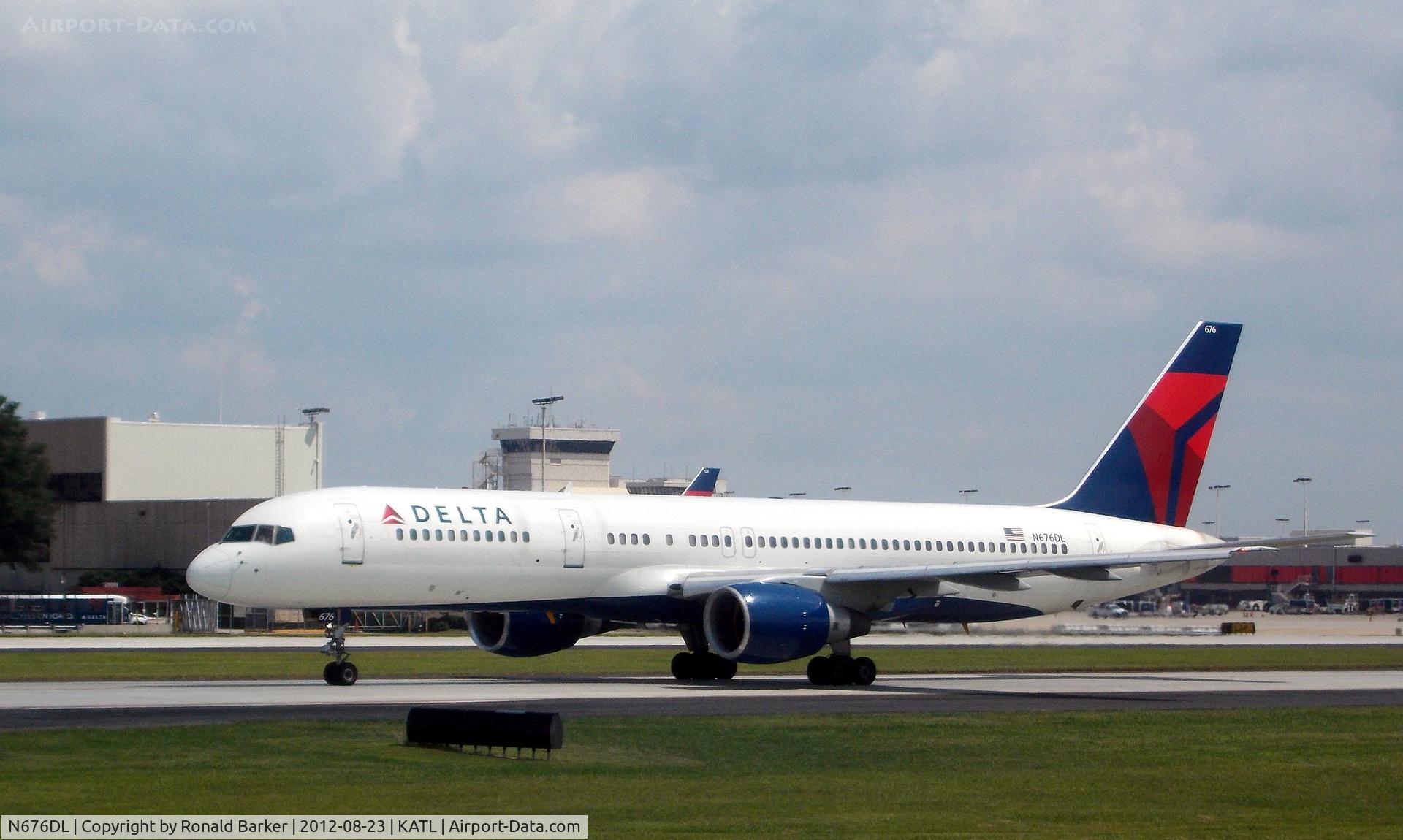 N676DL, 1992 Boeing 757-232 C/N 25981, Taxi ATL