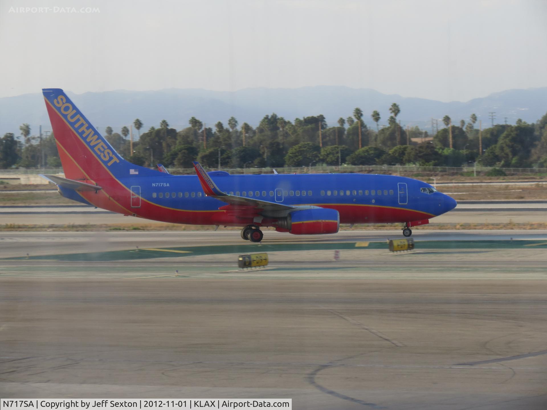 N717SA, 1998 Boeing 737-7H4 C/N 27851, Arrival at LAX
