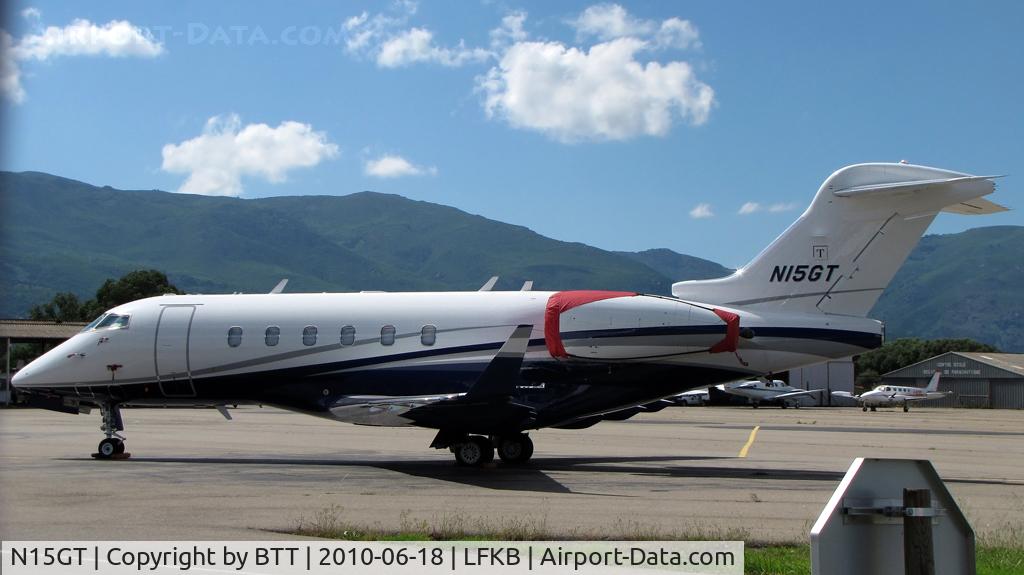 N15GT, 2006 Bombardier Challenger 300 (BD-100-1A10) C/N 20120, Parked