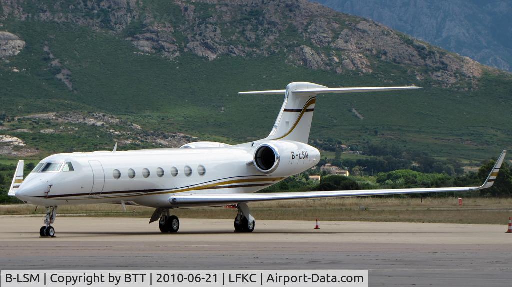 B-LSM, Gulfstream Aerospace GV-SP (G550) C/N 5250, Parked