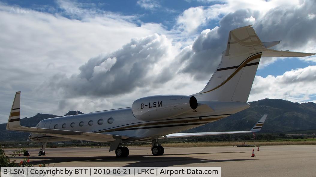 B-LSM, Gulfstream Aerospace GV-SP (G550) C/N 5250, Parked