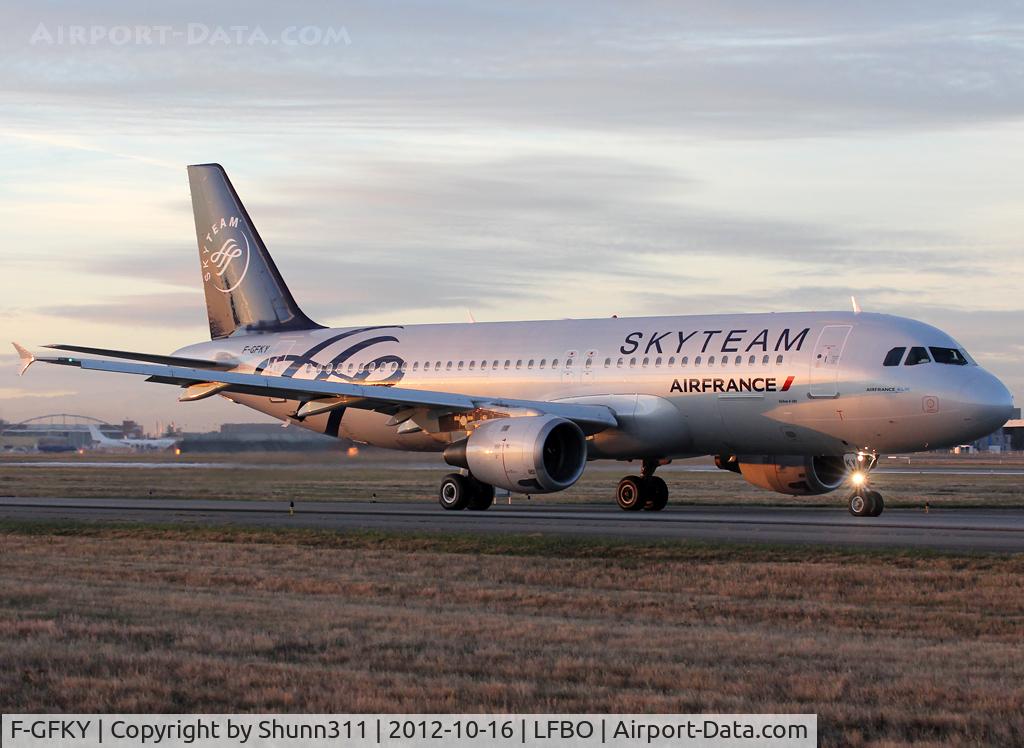 F-GFKY, 1991 Airbus A320-211 C/N 0285, Taxiing holding point rwy 14L for departure... Now in full Skyteam c/s