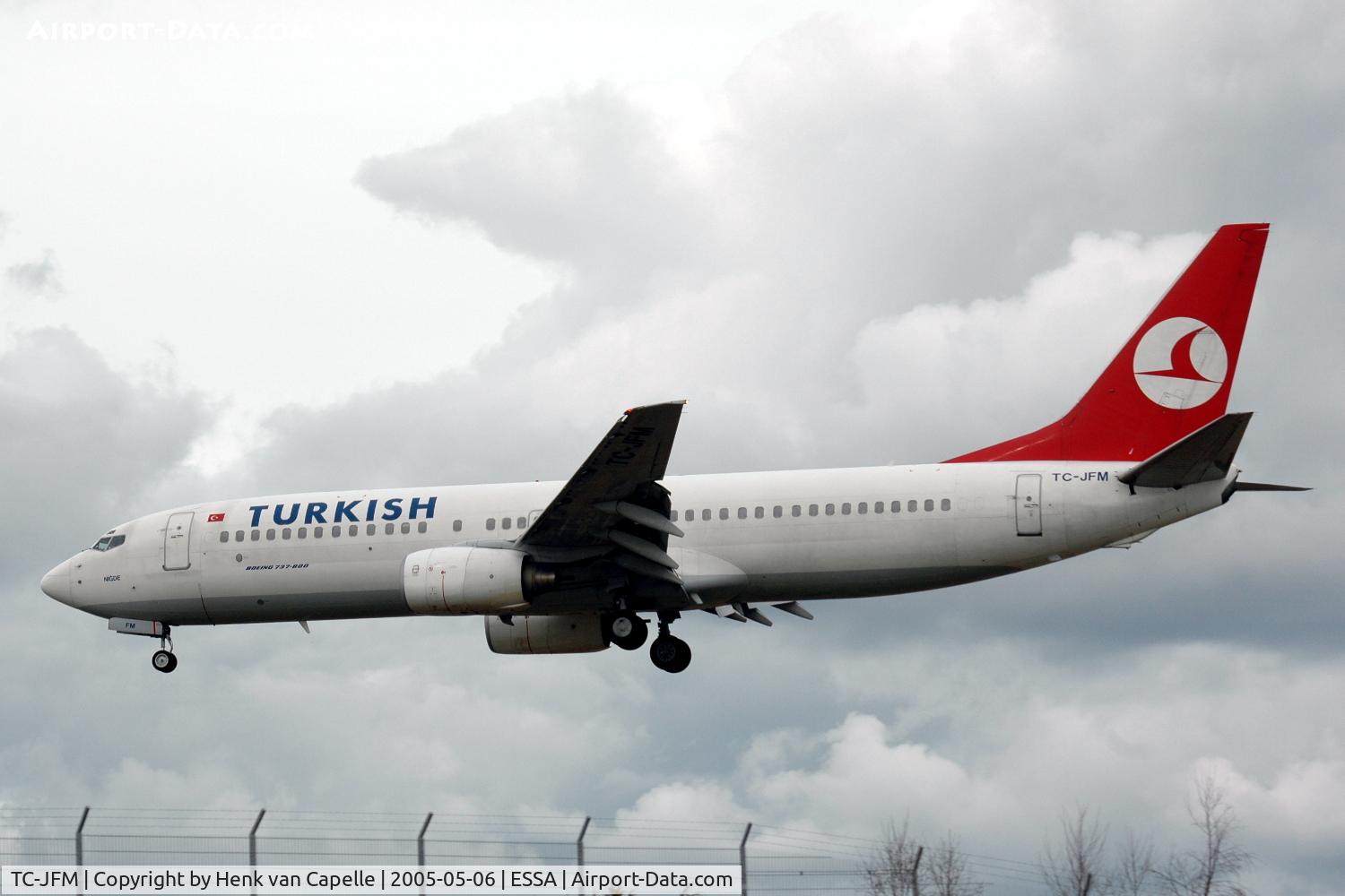 TC-JFM, 1999 Boeing 737-8F2 C/N 29775, Turkish Airlines 737-800 landing at Stockholm Arlanda. Note: no winglets yet.