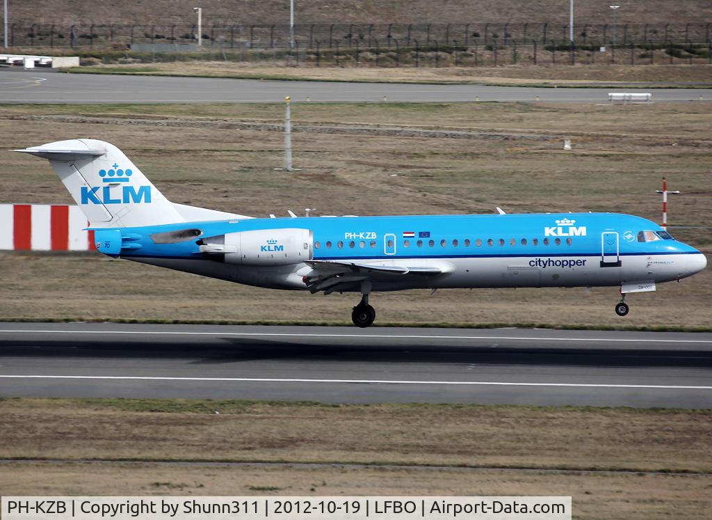 PH-KZB, 1996 Fokker 70 (F-28-070) C/N 11562, Landing rwy 14R in new c/s