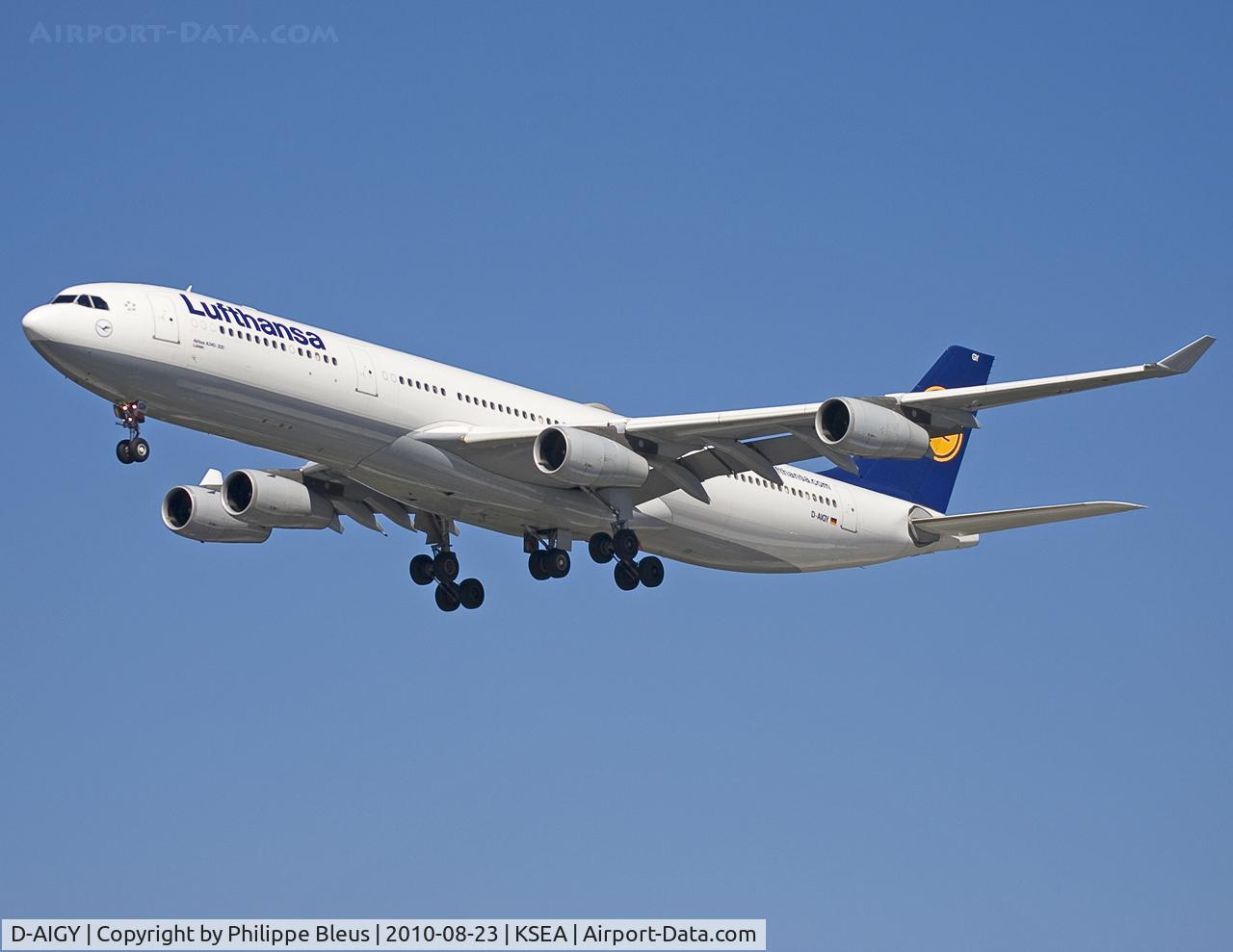 D-AIGY, 2000 Airbus A340-313 C/N 335, Final rwy 16L. Non stop from Frankfurt.