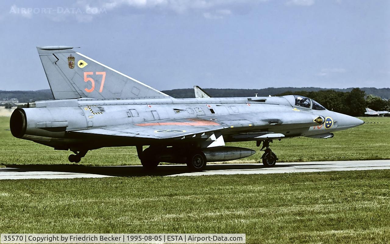 35570, 1969 Saab J-35J Draken C/N 35-570, taxying to the active