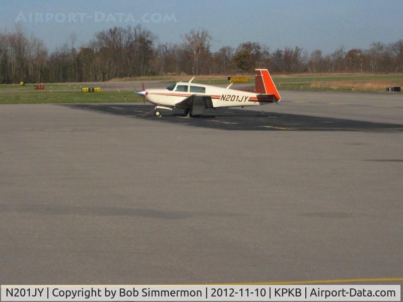 N201JY, 1982 Mooney M20J 201 C/N 24-1318, On the ramp in Parkersburg, WV