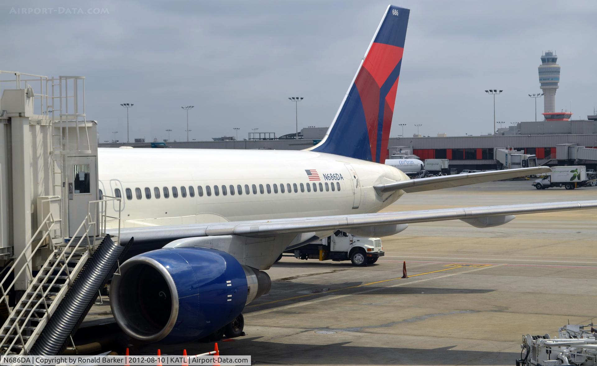 N686DA, 1995 Boeing 757-232 C/N 27589, Atlanta
