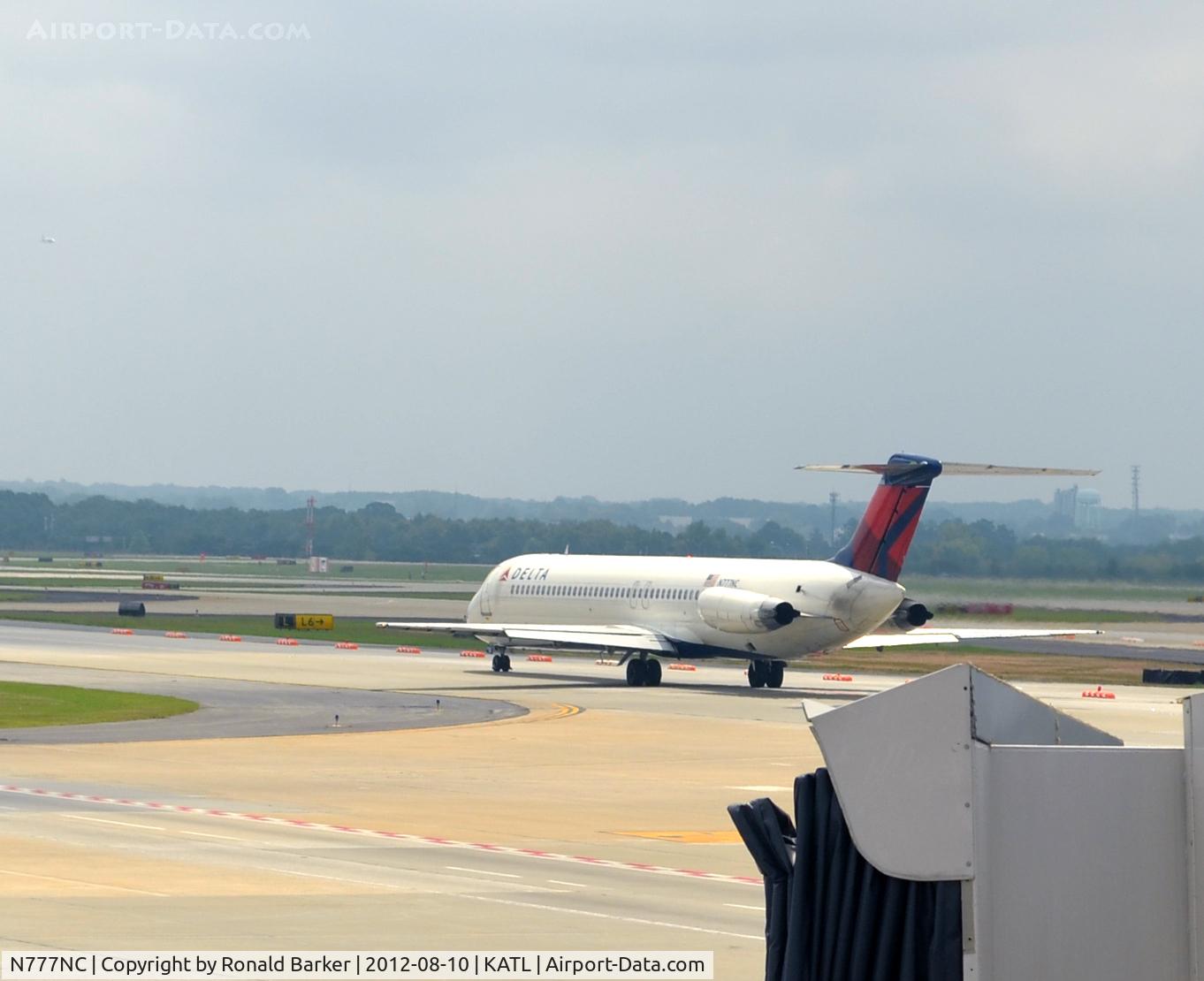 N777NC, 1979 McDonnell Douglas DC-9-51 C/N 47787, Taxi Atlanta