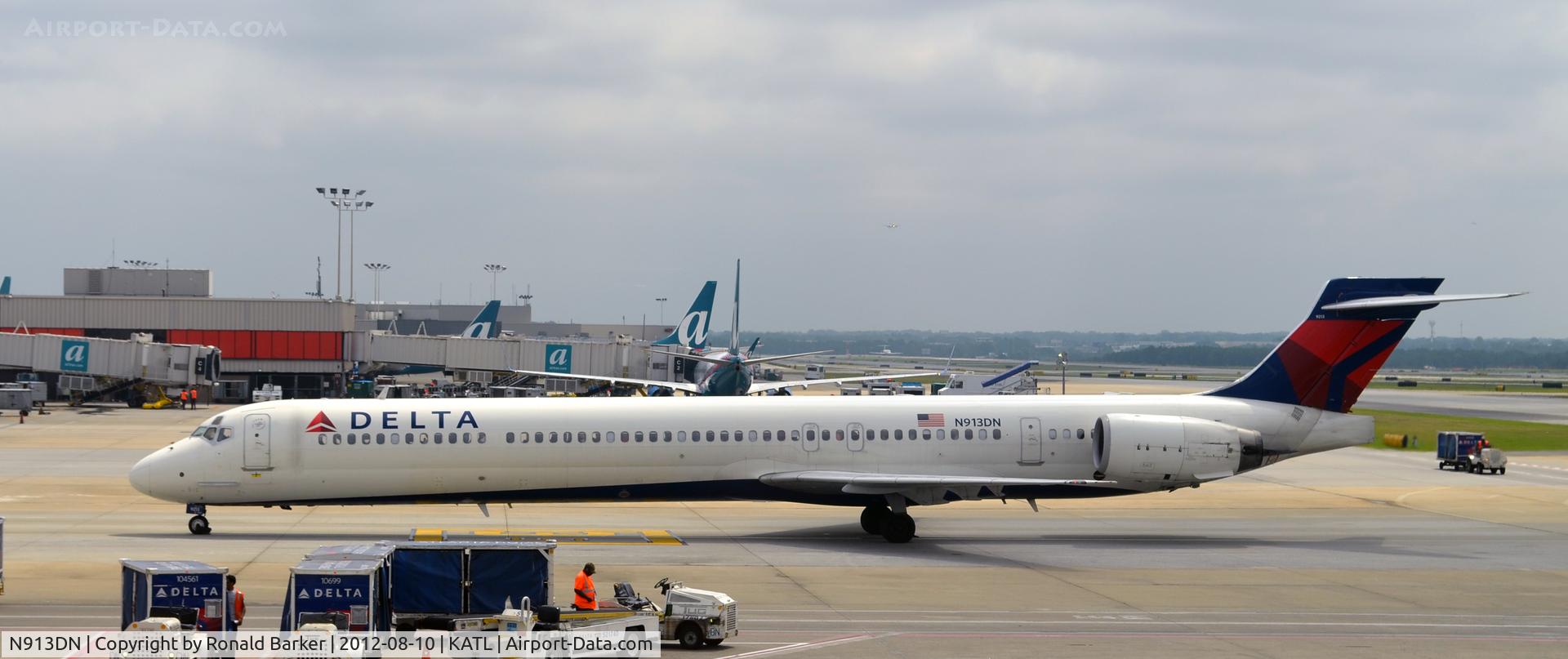 N913DN, 1996 McDonnell Douglas MD-90-30 C/N 53393, Taxi ATL