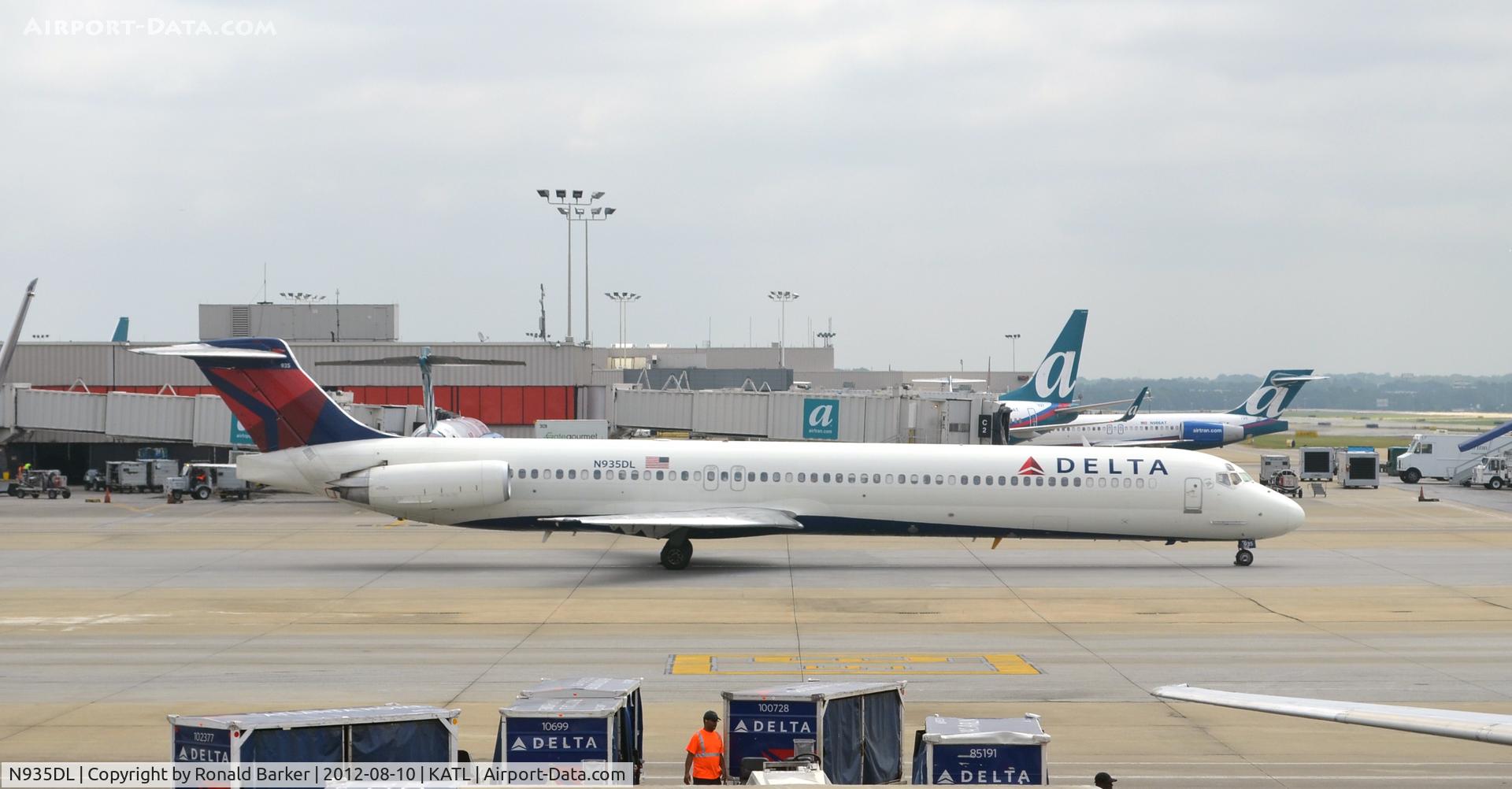 N935DL, 1989 McDonnell Douglas MD-88 C/N 49722, Taxi ATL