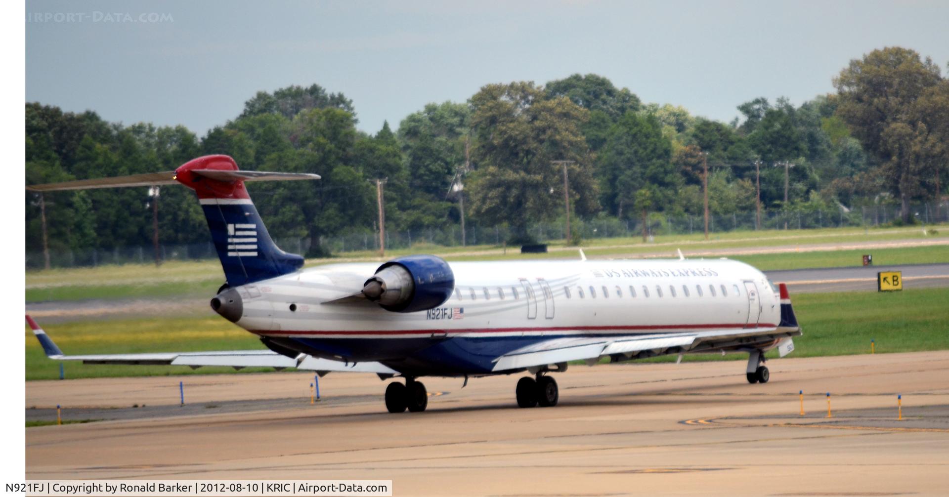 N921FJ, 2004 Bombardier CRJ-900ER (CL-600-2D24) C/N 15021, Taxi RIC