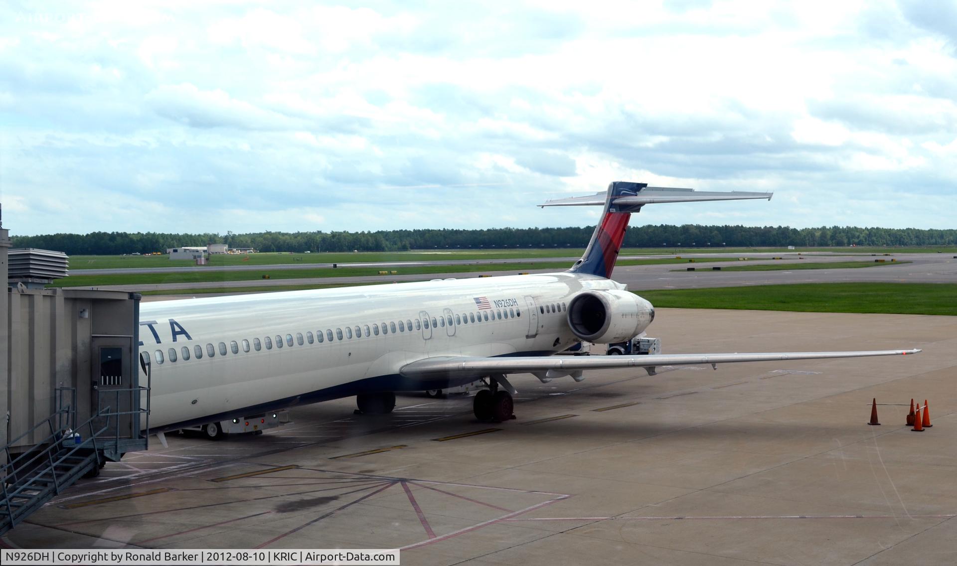 N926DH, 1998 McDonnell Douglas MD-90-30 C/N 53588, Richmond