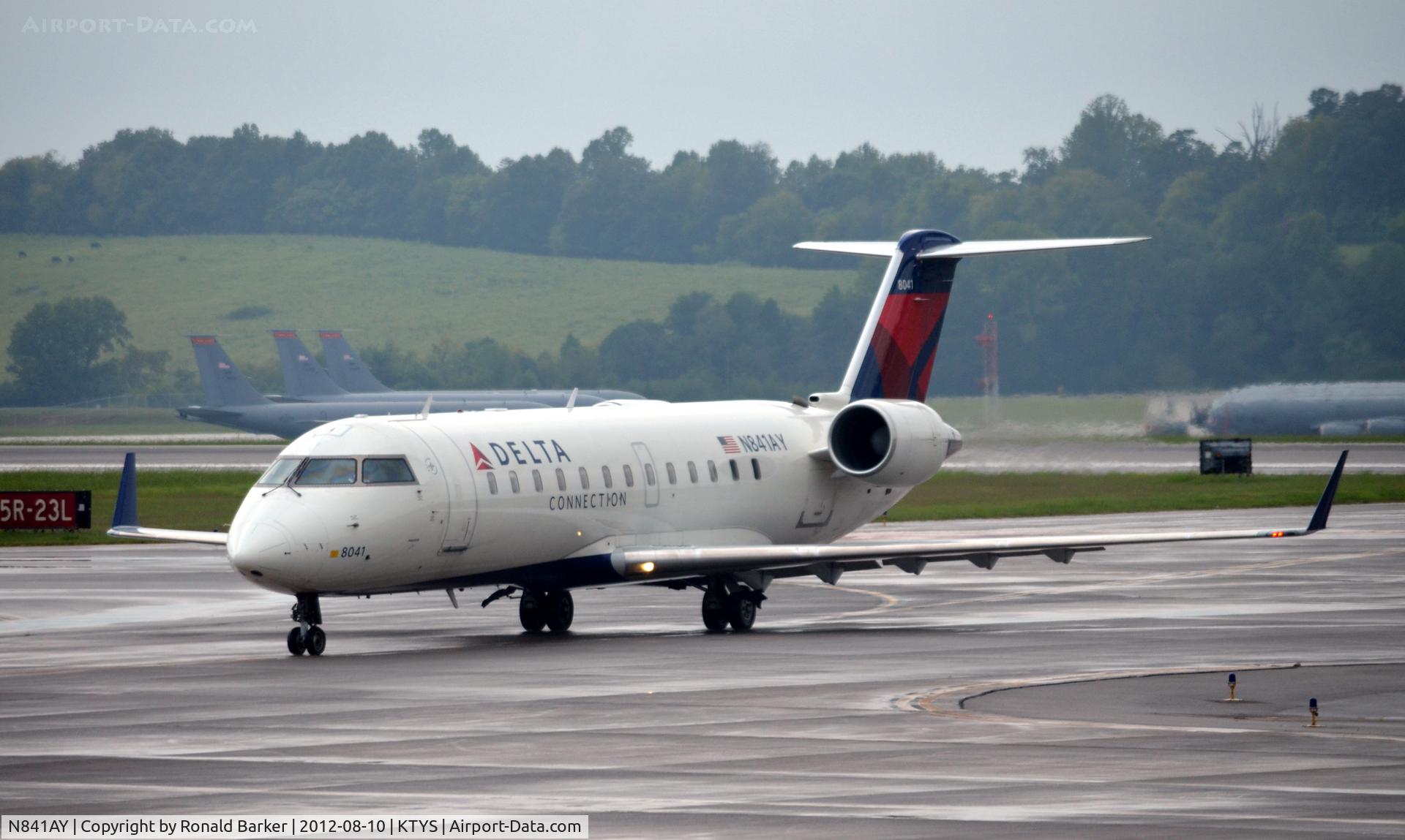 N841AY, 2005 Bombardier CRJ-200ER (CL-600-2B19) C/N 8041, Taxi TYS