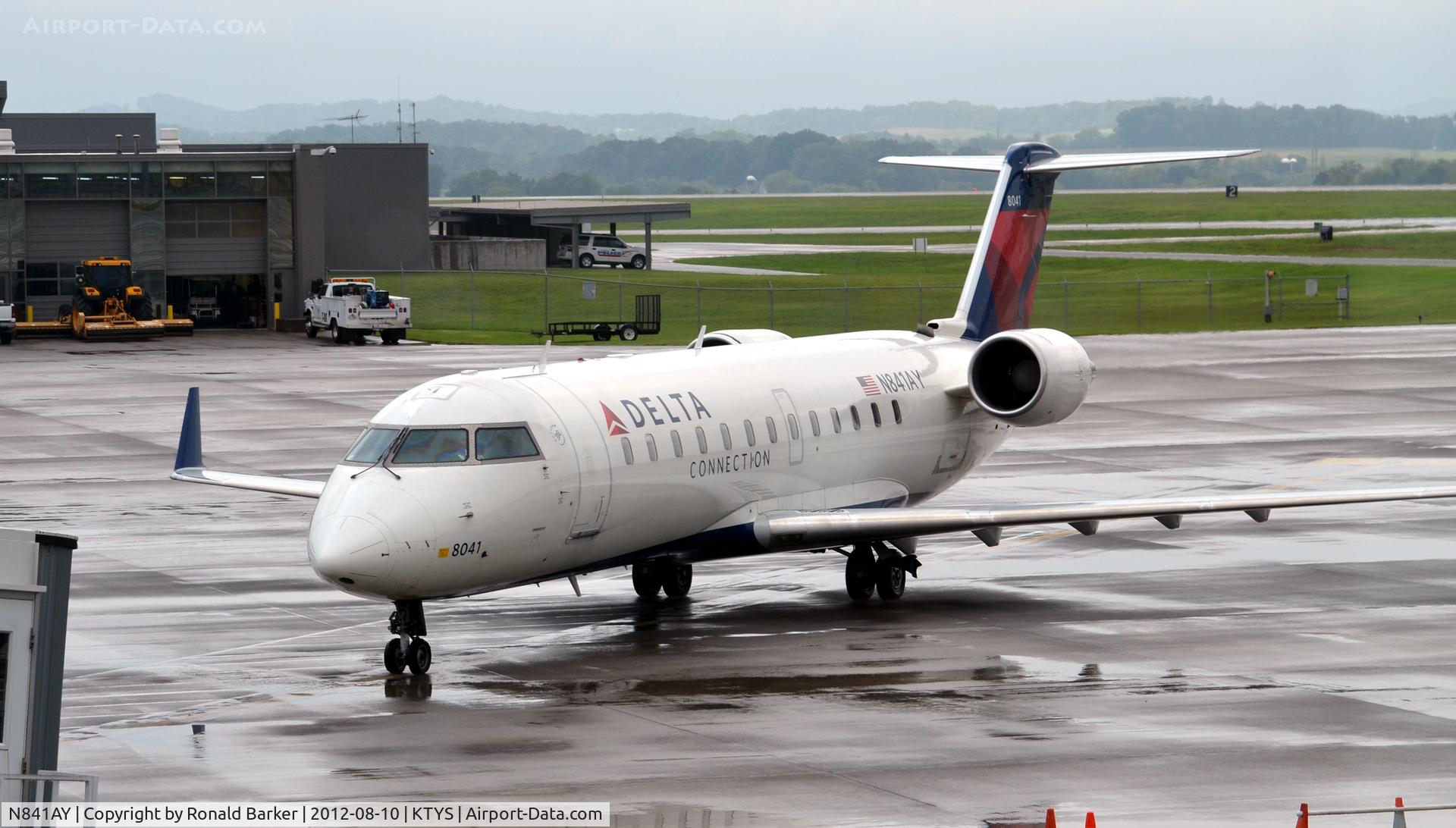 N841AY, 2005 Bombardier CRJ-200ER (CL-600-2B19) C/N 8041, Taxi TYS