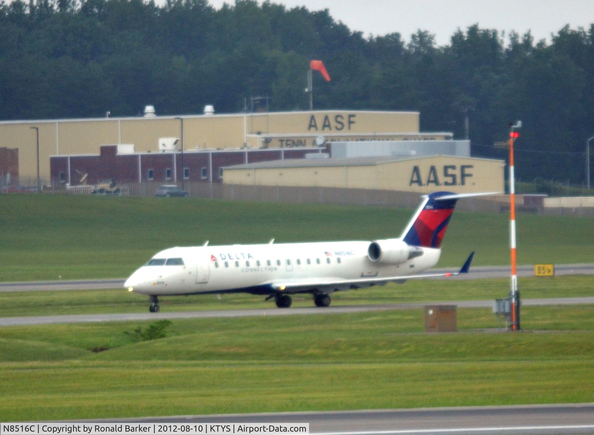 N8516C, 2001 Bombardier CRJ-200LR (CL-600-2B19) C/N 7516, Landing TYS