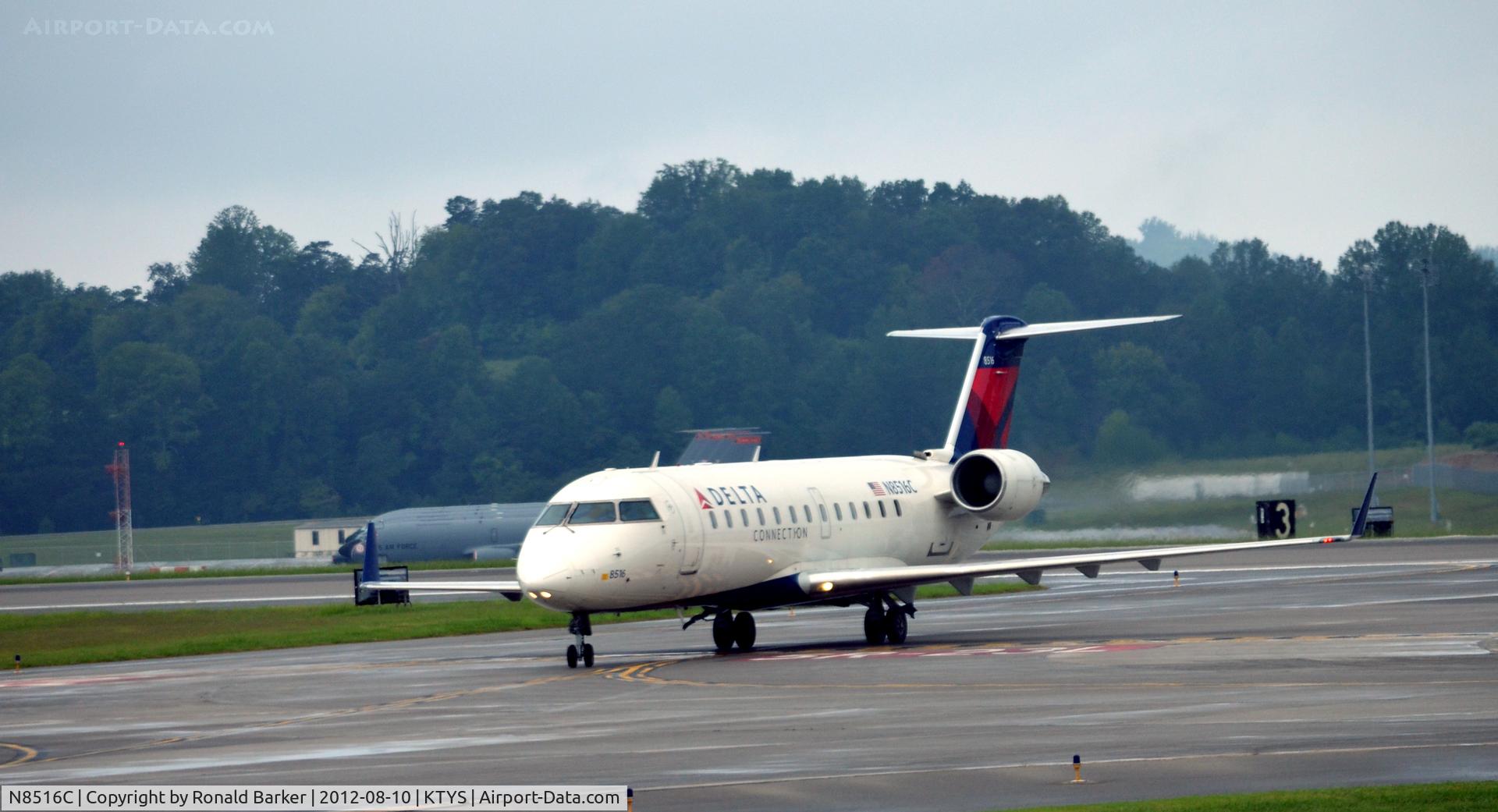 N8516C, 2001 Bombardier CRJ-200LR (CL-600-2B19) C/N 7516, Taxi TYS
