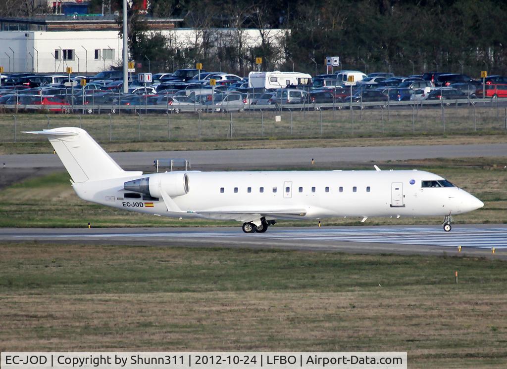 EC-JOD, 2006 Bombardier CRJ-200ER (CL-600-2B19) C/N 8061, Lining up rwy 14L for departure in all white c/s this time...