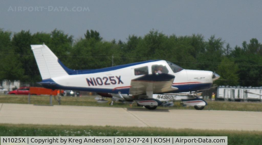 N1025X, 1975 Piper PA-28-140 Cherokee C/N 28-7525261, EAA AirVenture 2012