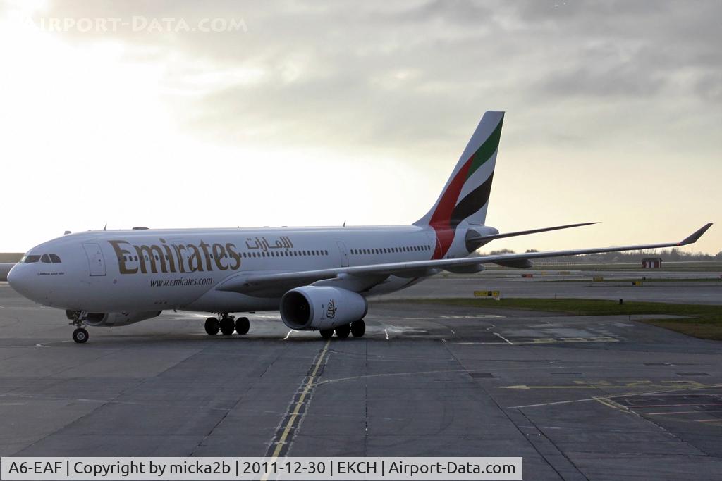 A6-EAF, 2001 Airbus A330-243 C/N 392, Taxiing