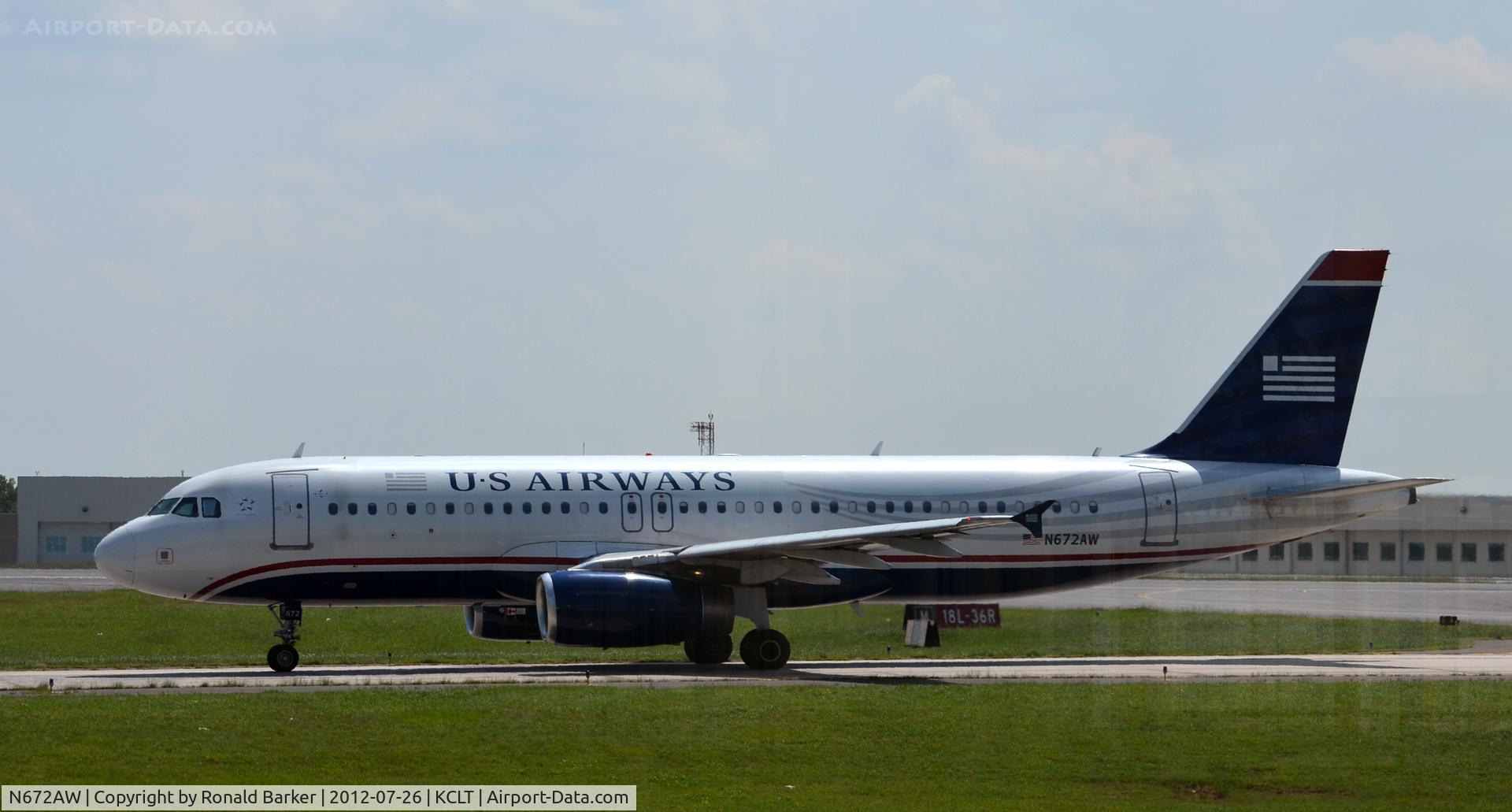 N672AW, 2004 Airbus A320-232 C/N 2193, Taxi CLT